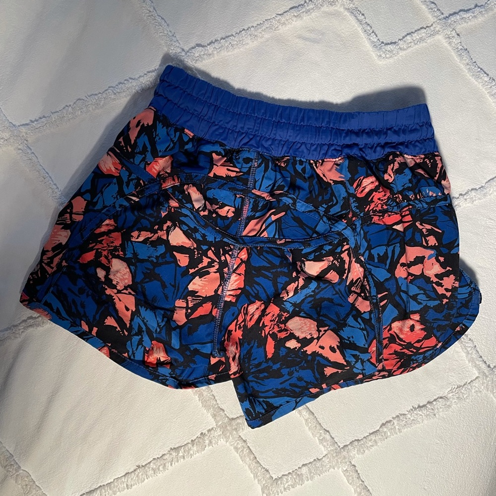 Lululemon 4” Patterned Tracker Shorts - image 2